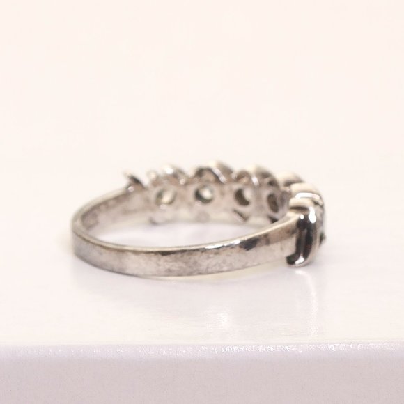 Silver CZ Ring, Solid Sterling Silver 925 Ring, Sparkly Vintage Ring - Picture 5 of 6